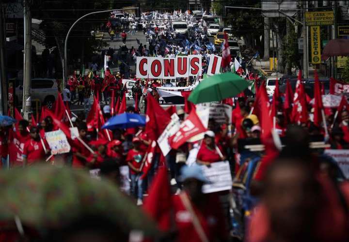 Sindicatos marchan en Panamá
