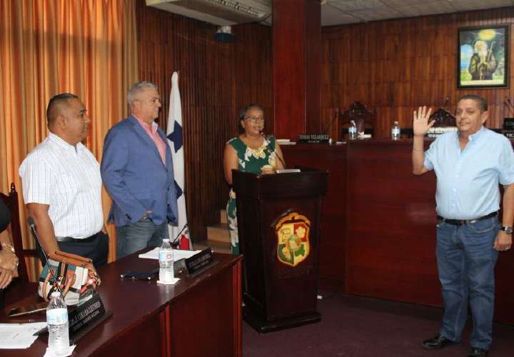 Vicealcalde asume titularidad en municipio de La Chorrera