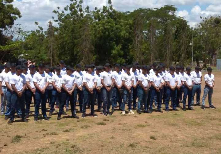 Entran 700 jóvenes a la promoción 98 de la Policía Nacional