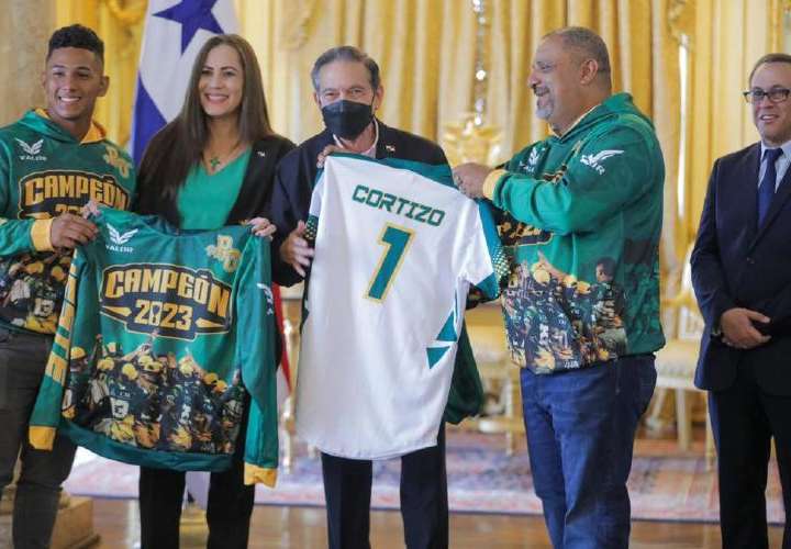 Panamá Oeste, campeón del béisbol juvenil, fue recibido por Cortizo