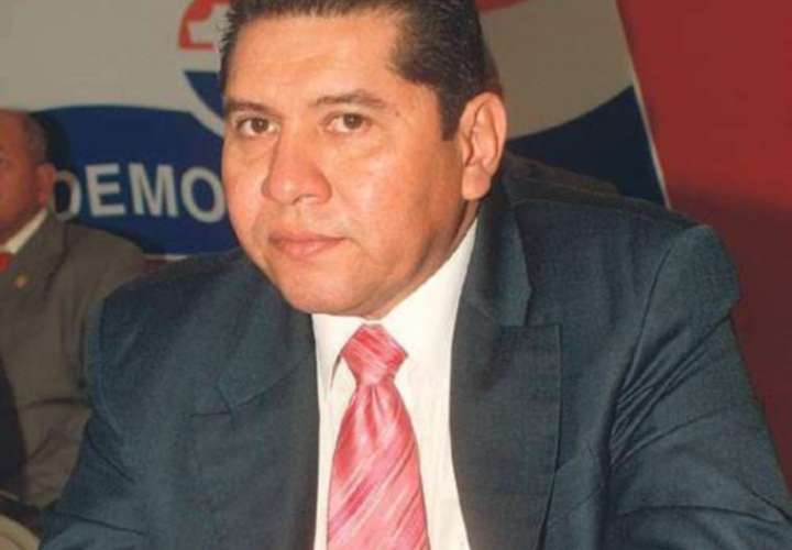 Representante de negocios de Rubén con casos judiciales pendientes