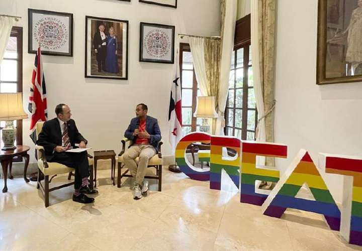 Debaten sobre acoso y discriminación LGBTIQ+ en medios en Panamá