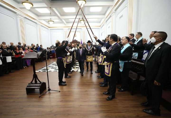 Los Masones otorgan medalla a "Nito" Cortizo