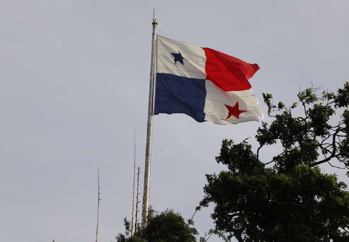 Mal tiempo afecta reemplazo de bandera en Cerro Ancón