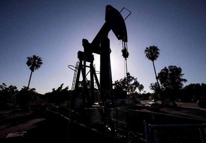 Petróleo cae un 7 % y se sitúa en v $105,96 el barril