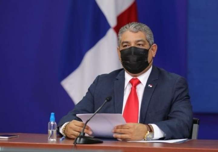 Ministro de Salud ya está en Panamá tras operación en EEUU