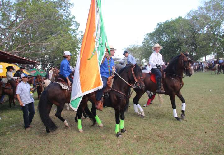 Tradicional cabalgata de la Feria de Azuero se toma calles