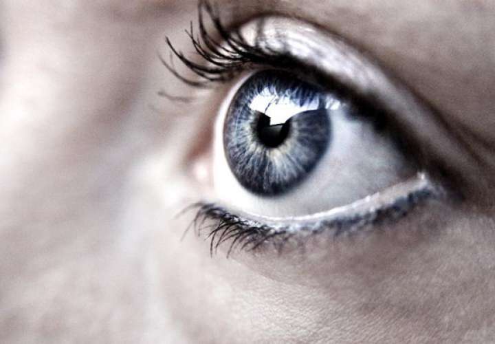 Google patenta dispositivo que se implanta en el ojo humano