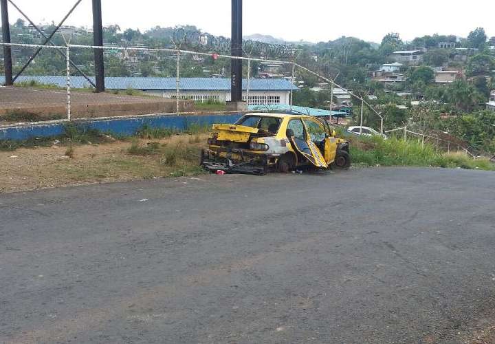 Abandonan vehículo en El Progreso