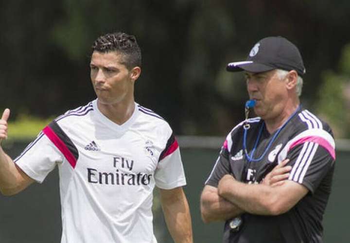 Cristiano Ronaldo junto a Ancelotti cuando el italiano dirigía al Real Madrid. Foto EFE