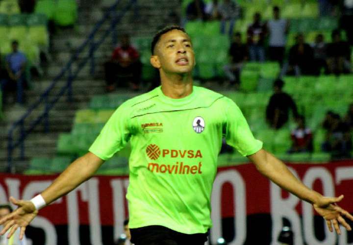 Gabriel Torres, goleador de Zamora. Foto @zamorafutbolc