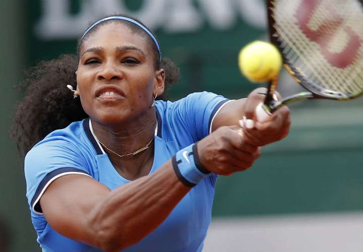 Serena se mete en la tercera ronda de Roland Garros