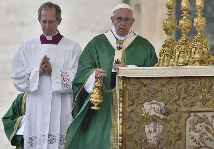 El papa Francisco pide a las iglesias que no anuncien horarios y abran siempre sus puertas.  /  Foto: EFE