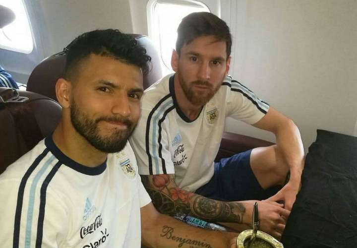 Argentina llega a Nueva Jersey con demora y polémica 