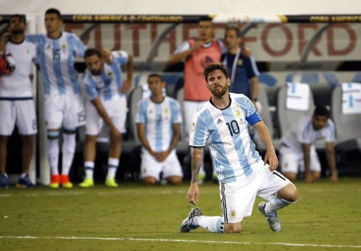 Según Bilardo, a Leo Messi hay que buscarlo de rodillas