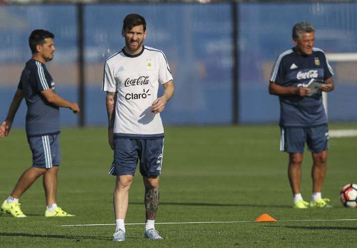 Messi volverá y jugará el Mundial, dice masajista