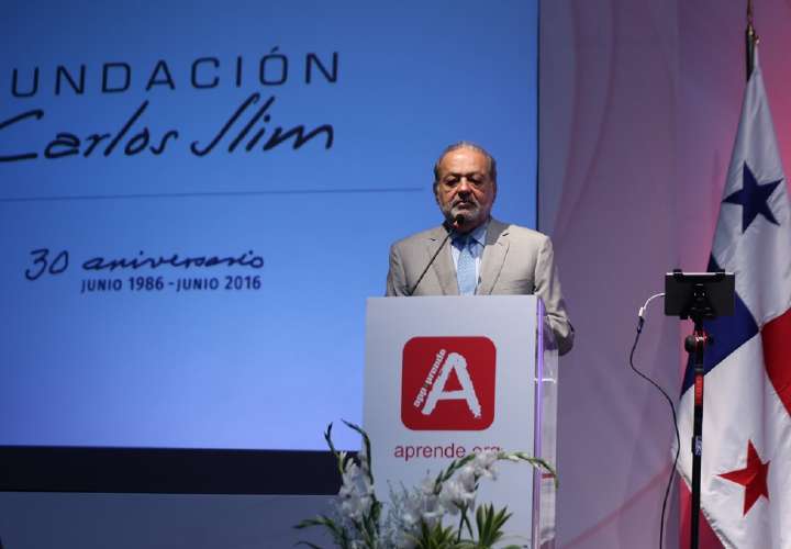 Carlos Slim lanza plataforma educativa en Panamá
