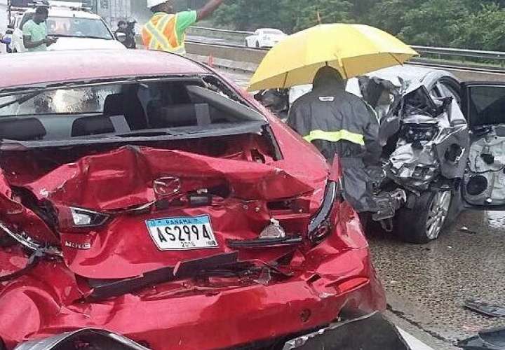Dos accidentes en la autopista Panamá-Colón