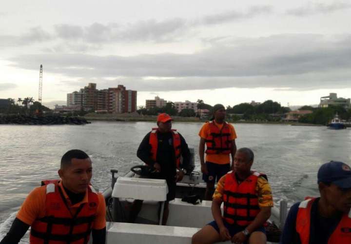 Buscan marino que desapareció en aguas de Colón