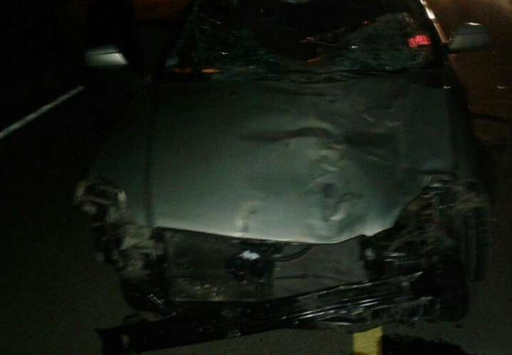 La parte frontal del vehículo quedó destruida.  /  Foto: Zenaida Vásquez