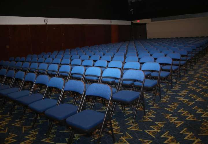 Instalan nuevas sillas en el Teatro La Huaca