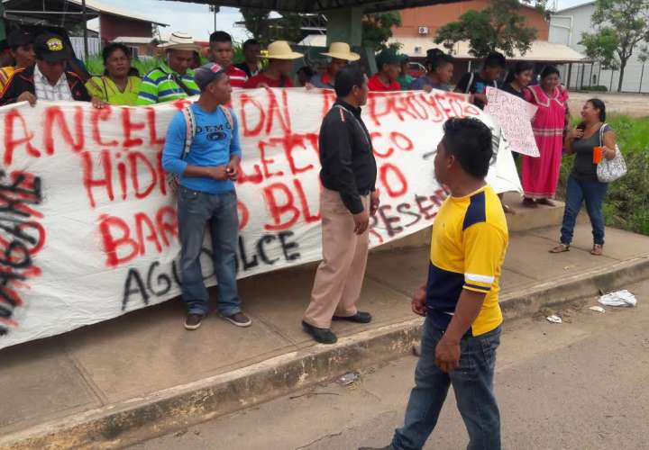 Indígenas protestan en Aguadulce