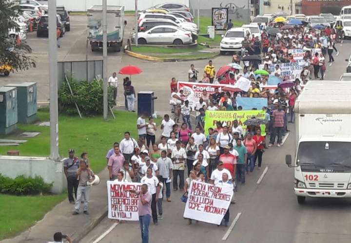 Marcha comunitaria para pedir legalización de tierras