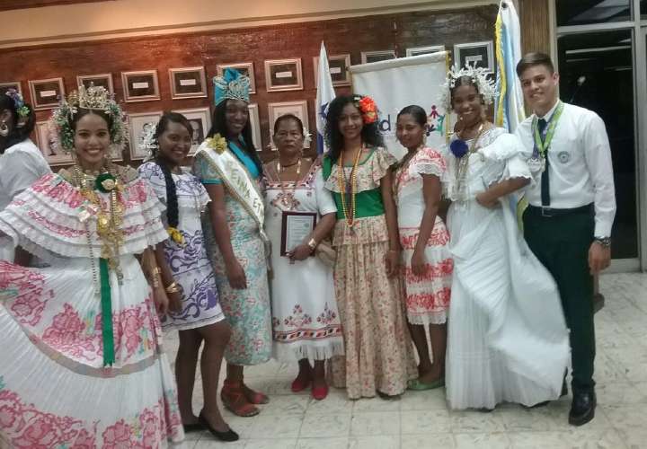 Reconocen trabajo de modista y folcloristas en la provincia de Colón