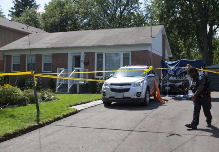 Tres personas fueron asesinadas en la vivienda un día antes, en lo que la policía canadiense consideró homicidios en los que pudo haberse utilizado una ballesta. (Chris Young/The Canadian Press vía AP)