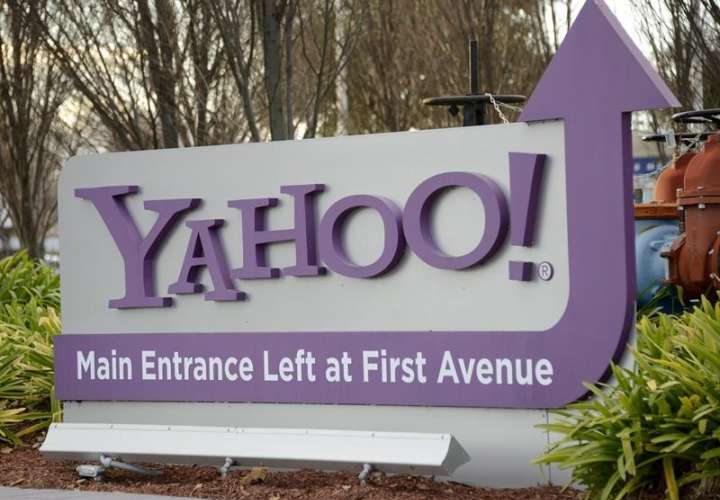 Imagen que muestra un cartel con el logotipo de Yahoo! en la entrada de la sede corporativa de la empresa en Sunnyvale, California, Estados Unidos.  /  Foto: EFE Archivo