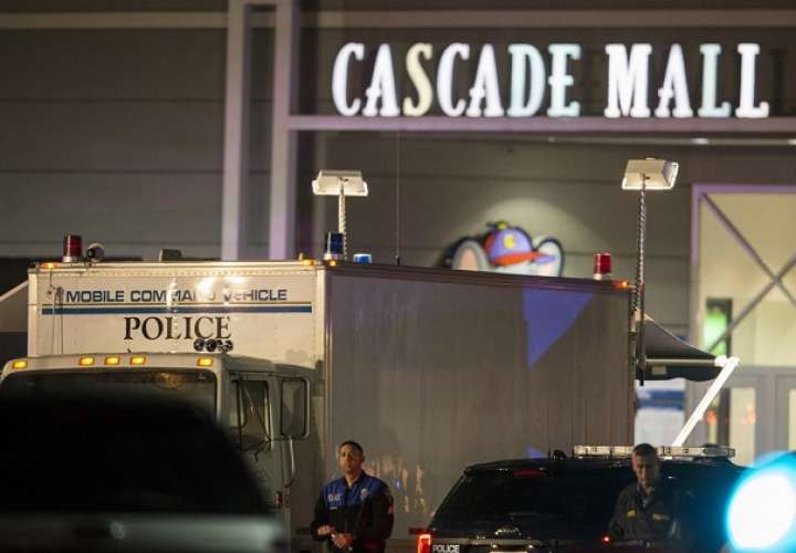 Aumentan a 5 muertos en tiroteo en centro comercial de EEUU
