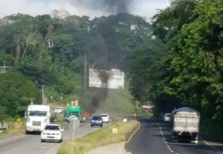 Dos autos incendiados en Panamá Oeste y 12 de Octubre