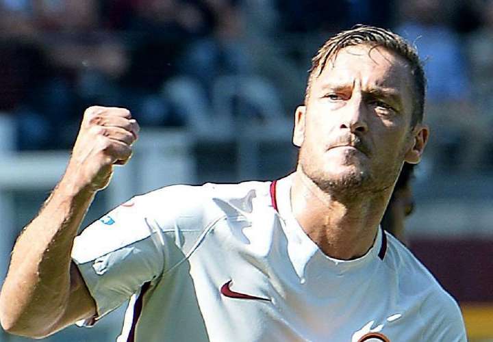 Francesco Totti hace más grande su leyenda