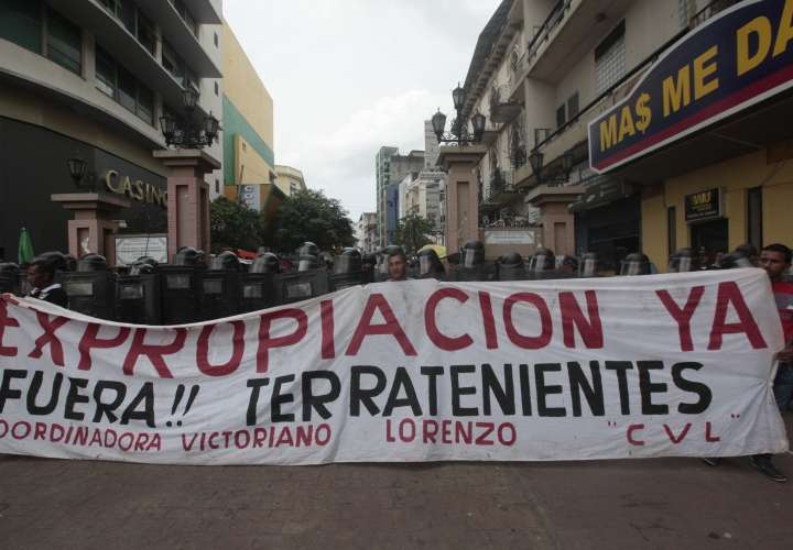 Aumentan protestas contra Varela