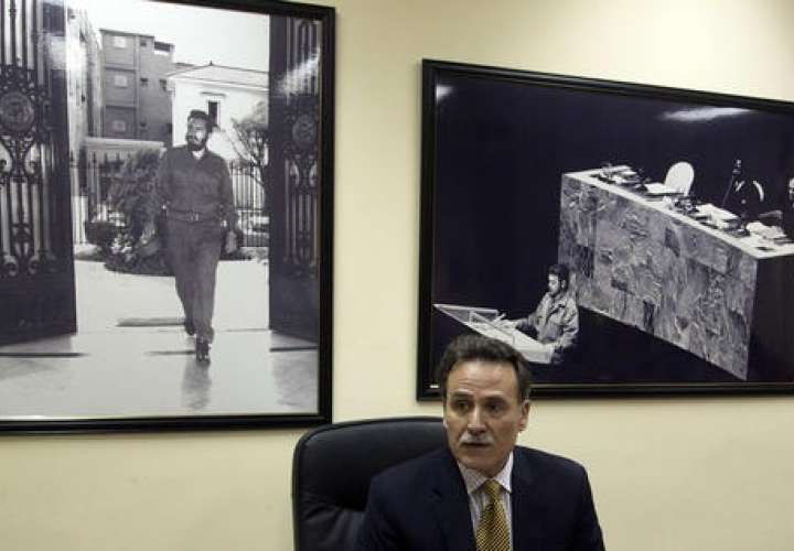 Machín exhortó a Obama a que emita una última ronda de órdenes que le quiten fuerza al embargo.  /  Foto: AP