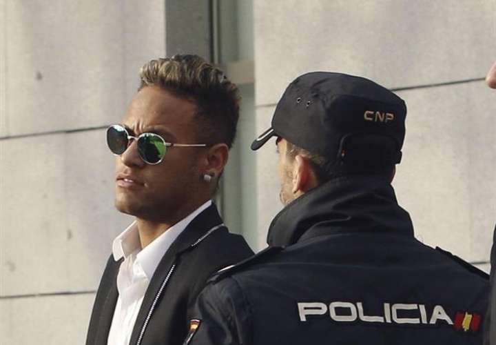 Neymar demanda al Estado brasileño