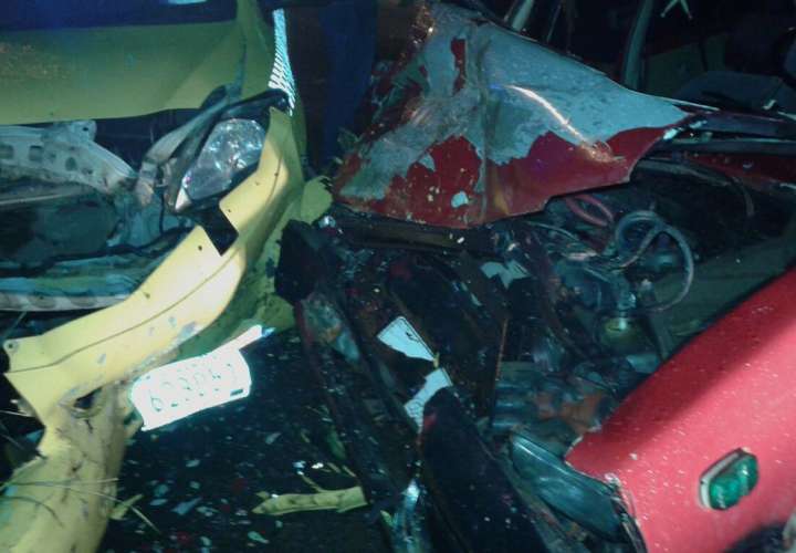 7 heridos deja colisión entre dos autos en Aguadulce