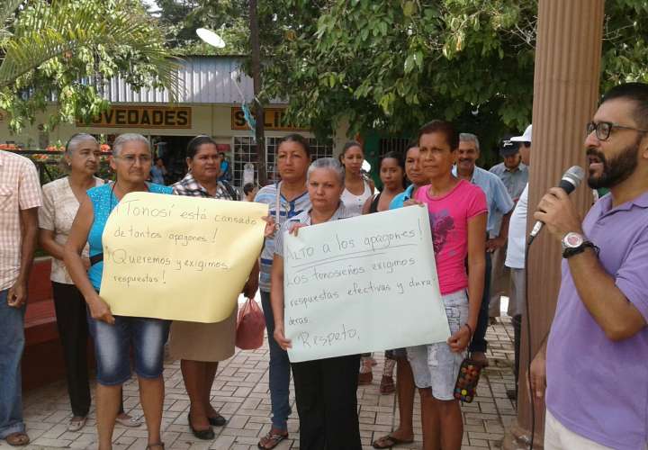 Pobladores de Tonosí salen a protestar por apagones