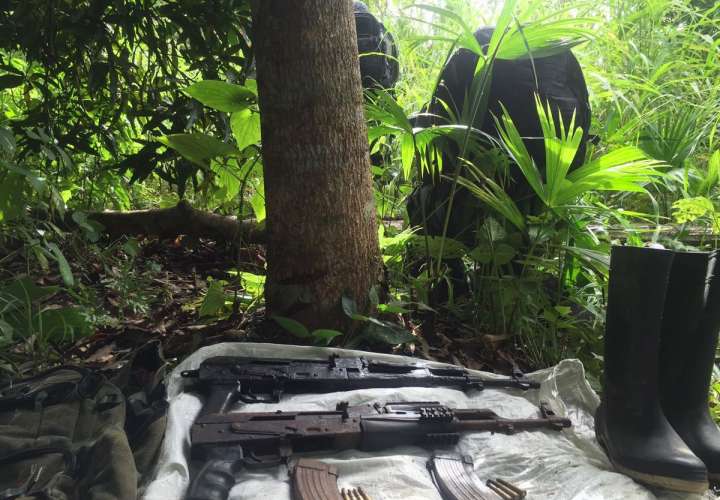 Decomisan fusiles de guerra de narcos colombianos en Chepo