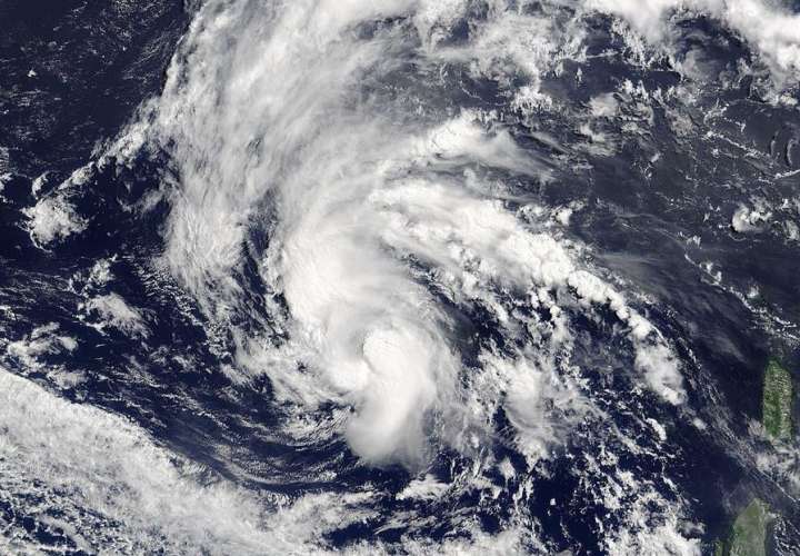 Se ha emitido un aviso de huracán (paso del sistema en 24 horas) para las islas Bermudas.  / Foto: EFE