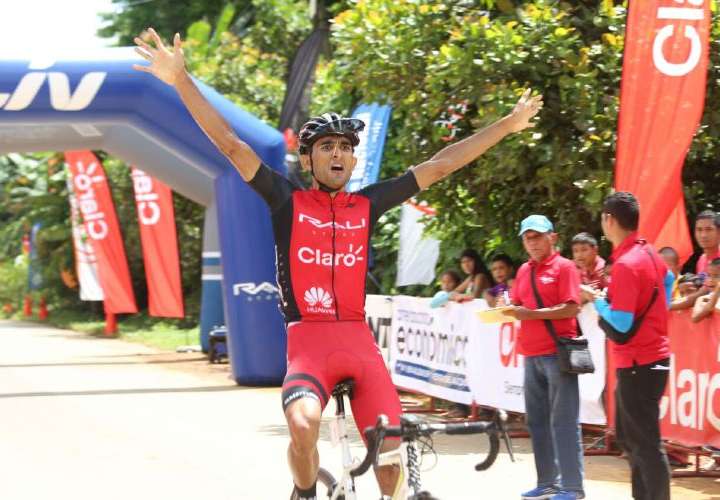 Roberto González gana tercera etapa y es nuevo líder del Tour