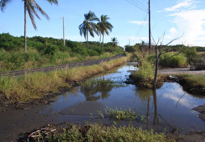 Marejadas están afectando carretera de Punta Chame