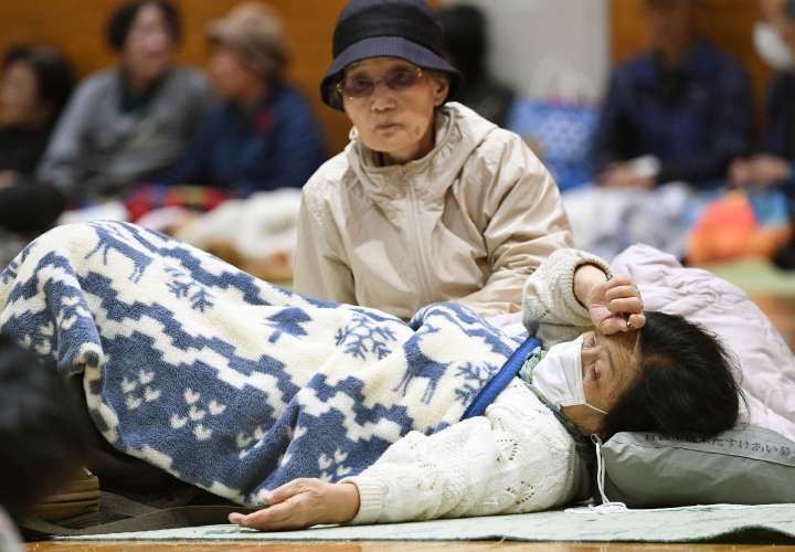 Unas 3,000 personas continúan evacuadas tras el terremoto en Japón