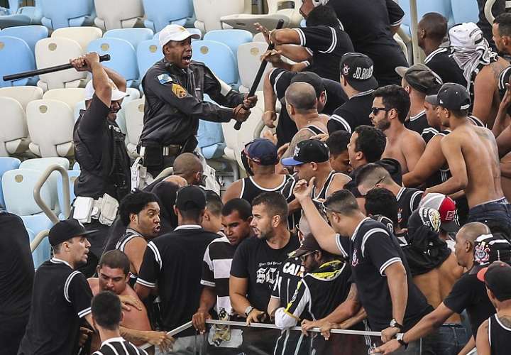 Arrestados 42 aficionados del  Corinthians