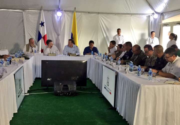 Comienza la reunión entre Santos y Varela