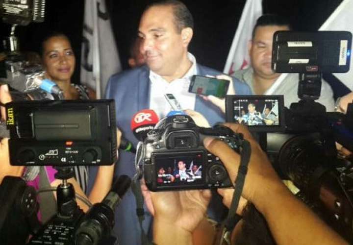 Periodista de Nextv y KW acosado por gobierno de Varela 
