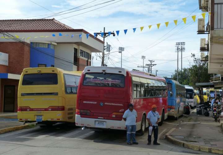Transportistas de Chitré bloquean entrada de la  ATTT