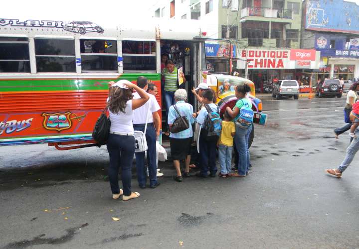Usuarios denuncian mal servicio de buses en La Chorrera