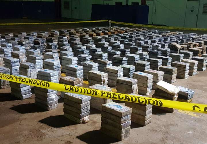 Hallan 1, 218 paquetes de droga en playa de Mariato