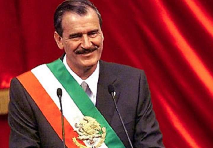 Vicente Fox asume la presidencia